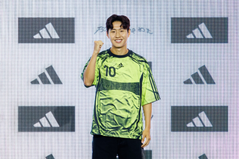 You are currently viewing 아디다스, 팬덤을 이끄는 체험형 레저