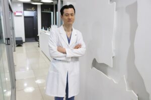 무릎 인공관절수술, 재활 관리가 수명 좌우 [김상범 원장 칼럼]