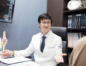 에어컨 바람에 시큰한 무릎… 퇴행성 관절염 방치하면 치료 선택지 줄어