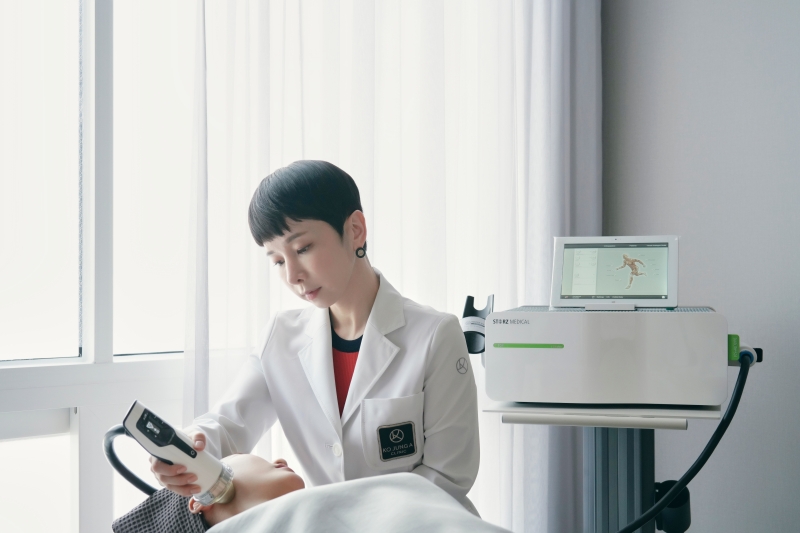 노화로 무너진 얼굴선, 체외충격파 리프팅 고려… 주의점은?