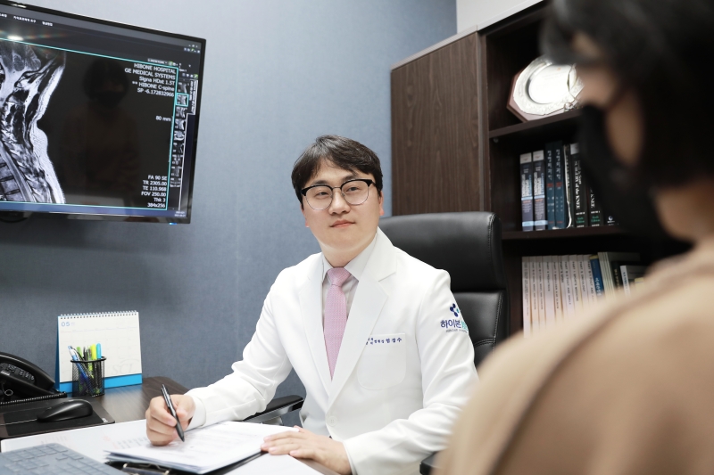 Read more about the article 여름철 냉방에 무릎 통증 심해진다면… 퇴행성 관절염 단계별 치료 중요