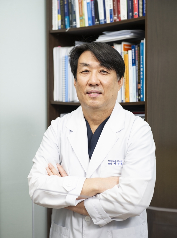 아킬레스건 파열을 설명하는 잠실선수촌병원 배상원 원장