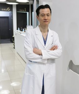 무릎 갑자기 꺾이고 통증 발생했다면…전방십자인대파열 주의